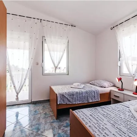 Apartments Hak Vir Exterior photo
