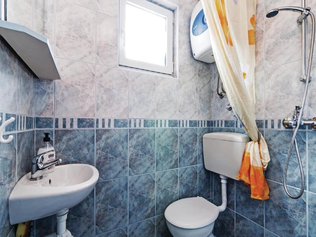 Hak Apartment Vir
